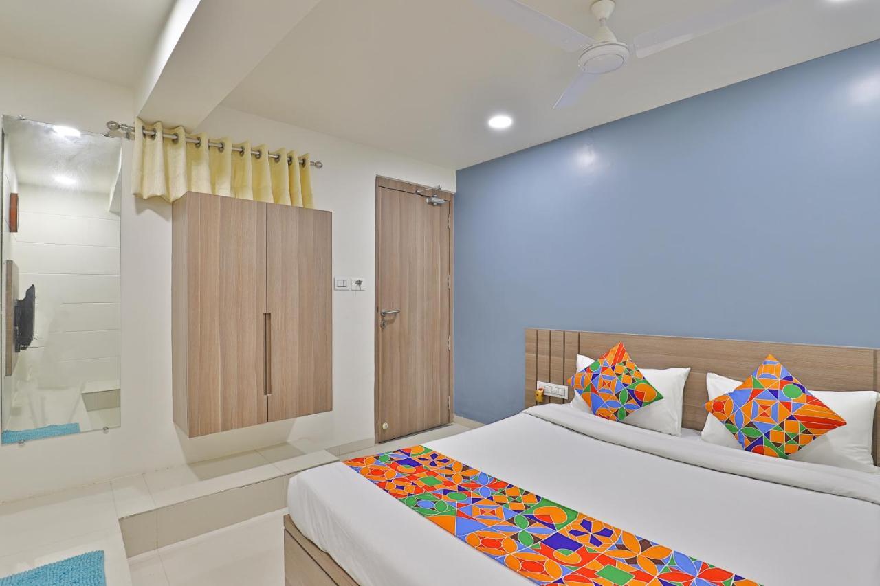 Deluxe Double Room (2 Adults + 1 Child)