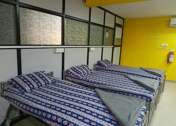 Airport Hotel: Shiv Sai Dormitory